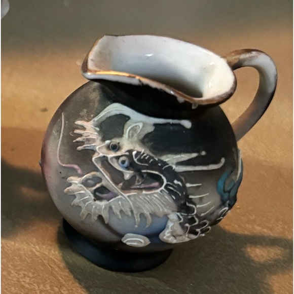 3 Vintage Japanese Miniature Dragon-ware Pitchers,Jug With Raised Blue Moriage - Picture 7 of 10